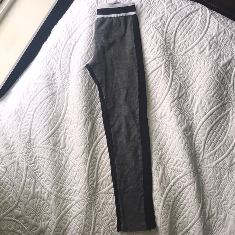 Girls’ Gray/Black leggings from Ruum